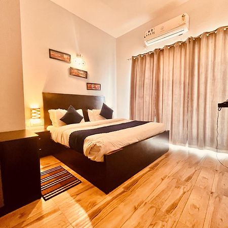 Pearl Grand Boutique Cottage In Omaxe Anandam Vrindavan - #Premium Ac Rooms With Balcony #Big Parking #Lift #Garden #Peaceful Area #Near Prem Mandir #Property Of The Year #Most Awarded Bagian luar foto