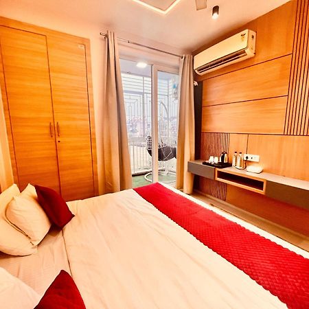 Pearl Grand Boutique Cottage In Omaxe Anandam Vrindavan - #Premium Ac Rooms With Balcony #Big Parking #Lift #Garden #Peaceful Area #Near Prem Mandir #Property Of The Year #Most Awarded Bagian luar foto
