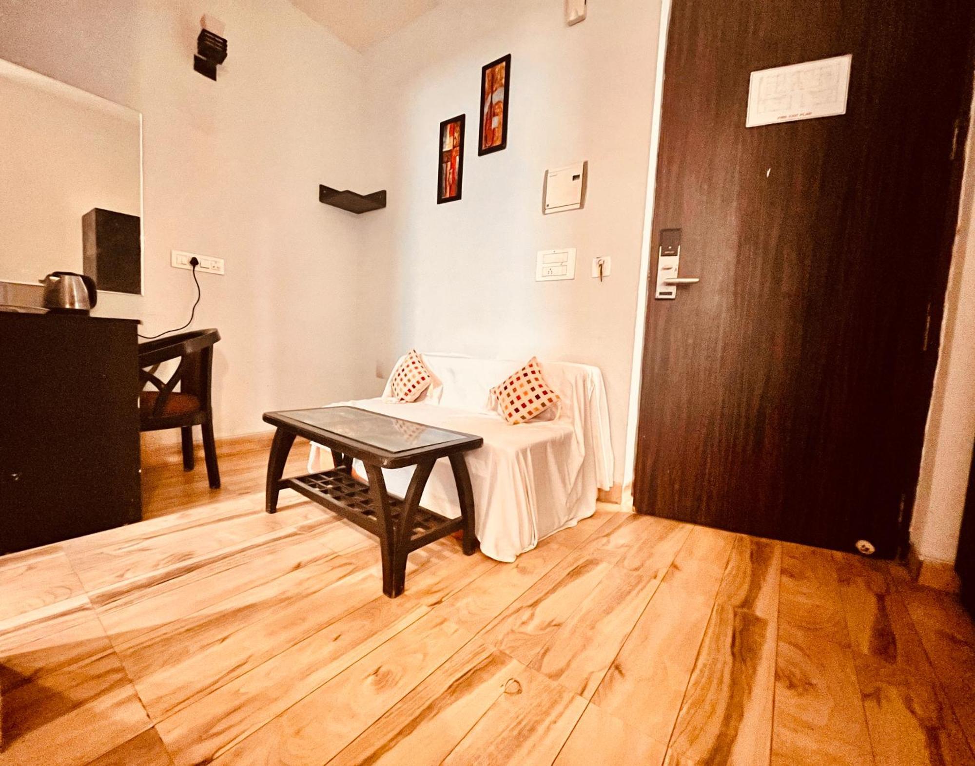 Pearl Grand Boutique Cottage In Omaxe Anandam Vrindavan - #Premium Ac Rooms With Balcony #Big Parking #Lift #Garden #Peaceful Area #Near Prem Mandir #Property Of The Year #Most Awarded Bagian luar foto