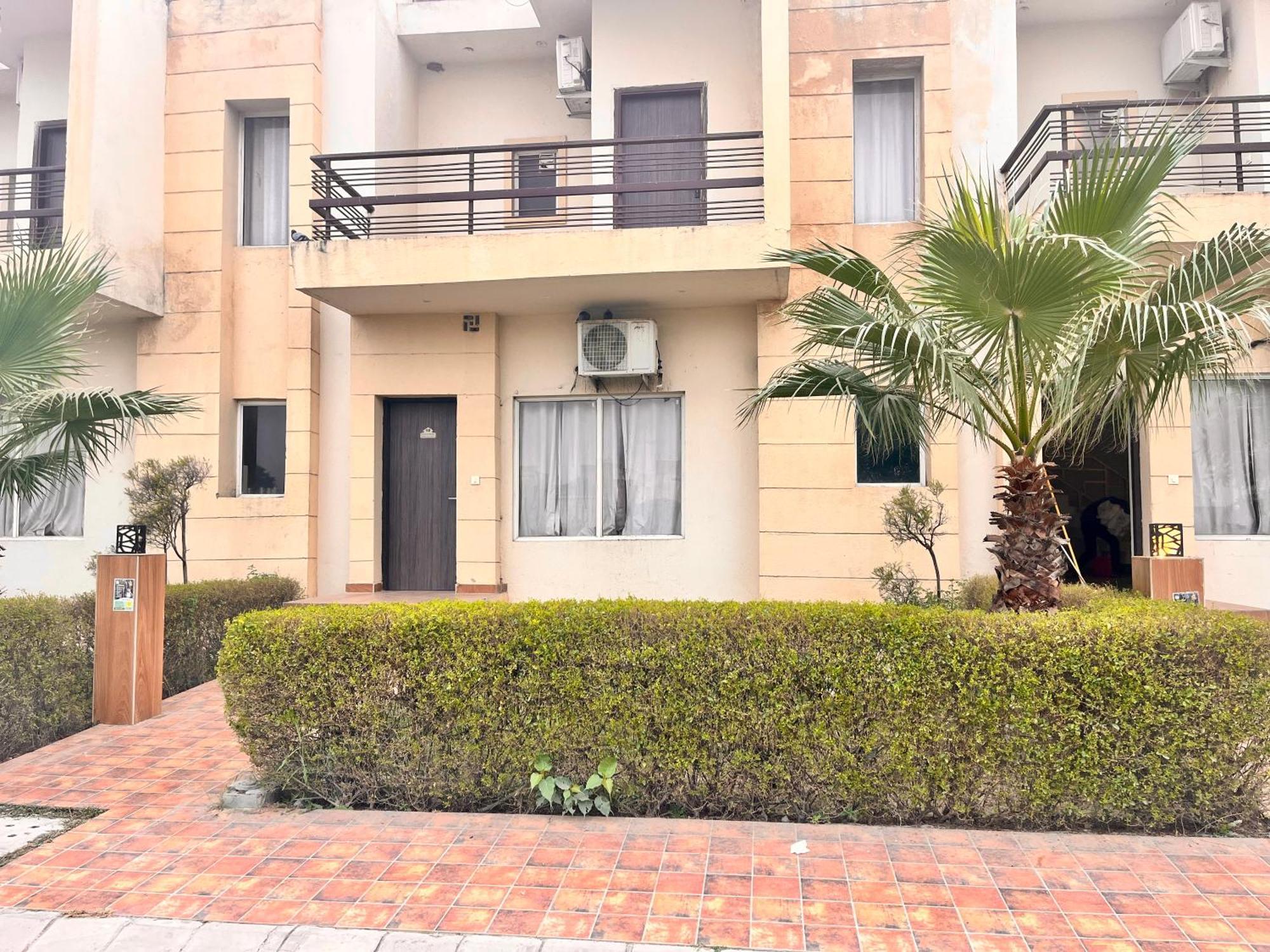 Pearl Grand Boutique Cottage In Omaxe Anandam Vrindavan - #Premium Ac Rooms With Balcony #Big Parking #Lift #Garden #Peaceful Area #Near Prem Mandir #Property Of The Year #Most Awarded Bagian luar foto