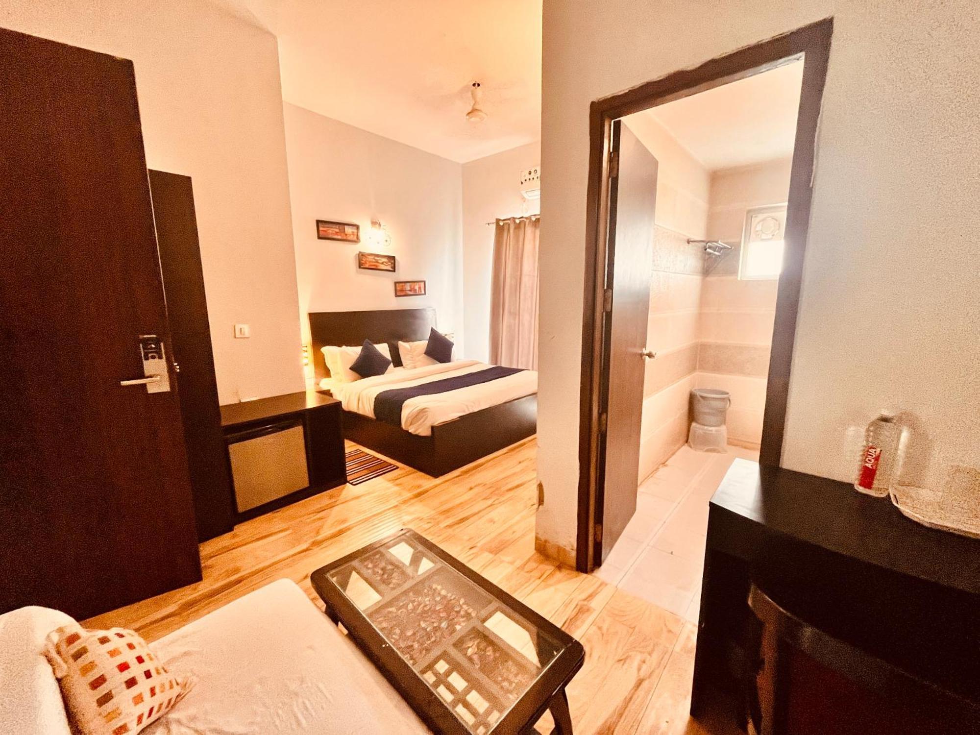 Pearl Grand Boutique Cottage In Omaxe Anandam Vrindavan - #Premium Ac Rooms With Balcony #Big Parking #Lift #Garden #Peaceful Area #Near Prem Mandir #Property Of The Year #Most Awarded Bagian luar foto
