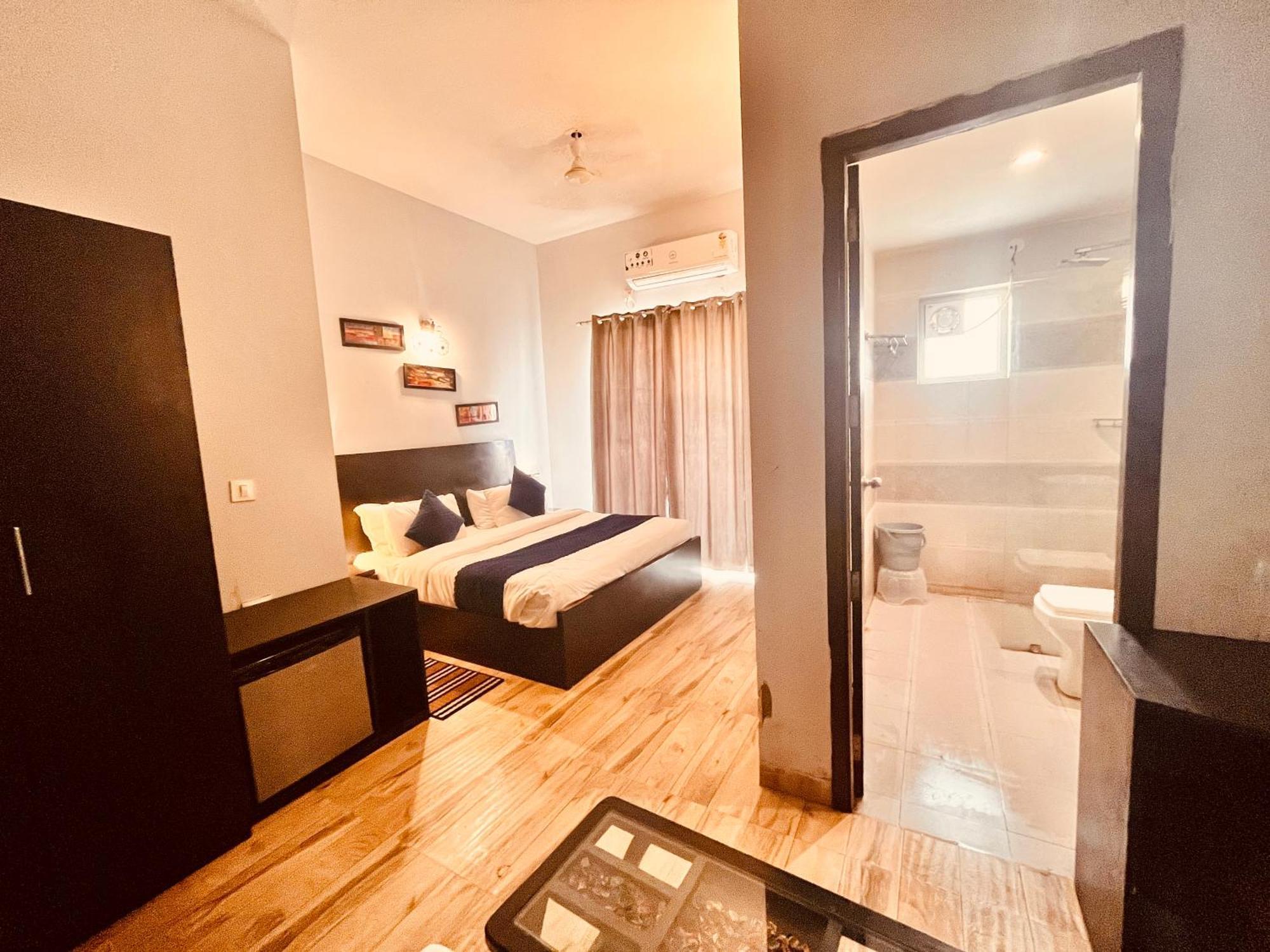 Pearl Grand Boutique Cottage In Omaxe Anandam Vrindavan - #Premium Ac Rooms With Balcony #Big Parking #Lift #Garden #Peaceful Area #Near Prem Mandir #Property Of The Year #Most Awarded Bagian luar foto
