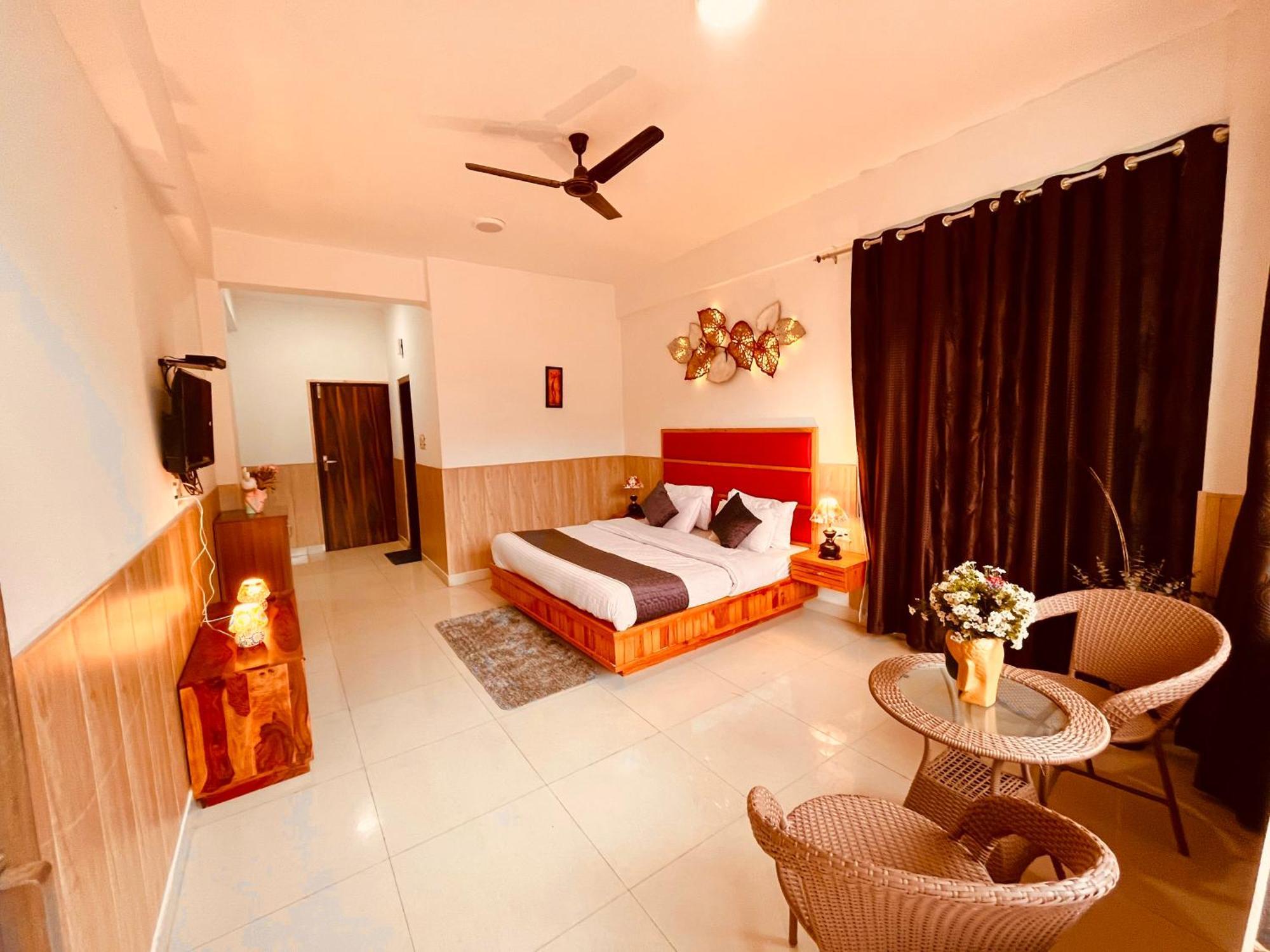 Pearl Grand Boutique Cottage In Omaxe Anandam Vrindavan - #Premium Ac Rooms With Balcony #Big Parking #Lift #Garden #Peaceful Area #Near Prem Mandir #Property Of The Year #Most Awarded Bagian luar foto
