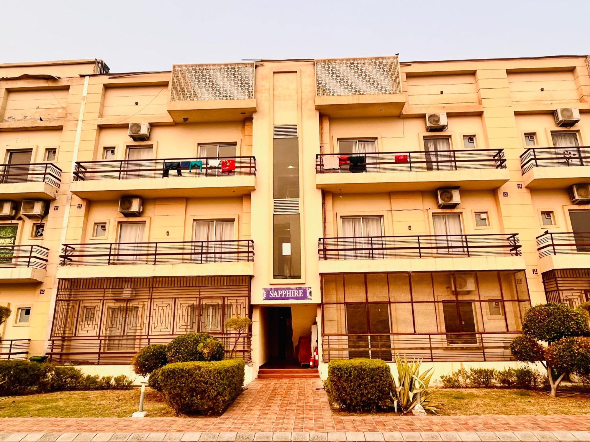Pearl Grand Boutique Cottage In Omaxe Anandam Vrindavan - #Premium Ac Rooms With Balcony #Big Parking #Lift #Garden #Peaceful Area #Near Prem Mandir #Property Of The Year #Most Awarded Bagian luar foto