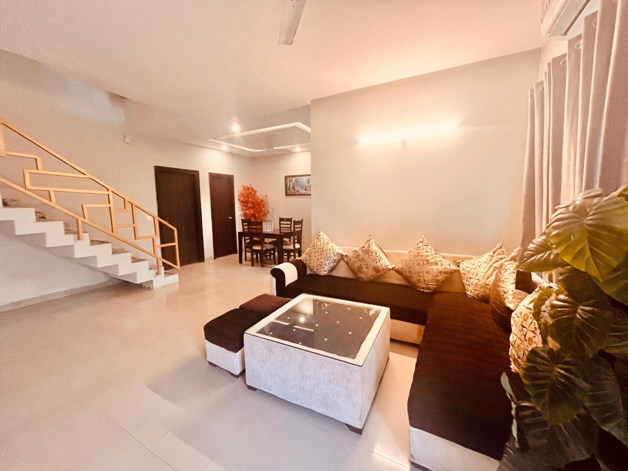 Pearl Grand Boutique Cottage In Omaxe Anandam Vrindavan - #Premium Ac Rooms With Balcony #Big Parking #Lift #Garden #Peaceful Area #Near Prem Mandir #Property Of The Year #Most Awarded Bagian luar foto