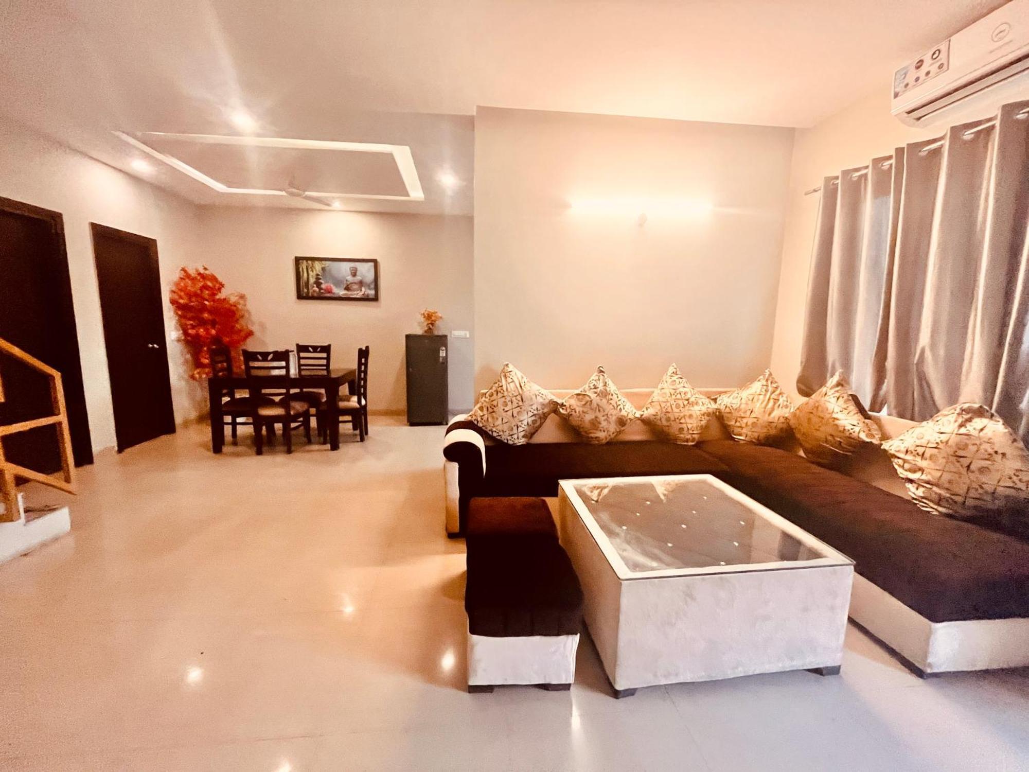 Pearl Grand Boutique Cottage In Omaxe Anandam Vrindavan - #Premium Ac Rooms With Balcony #Big Parking #Lift #Garden #Peaceful Area #Near Prem Mandir #Property Of The Year #Most Awarded Bagian luar foto