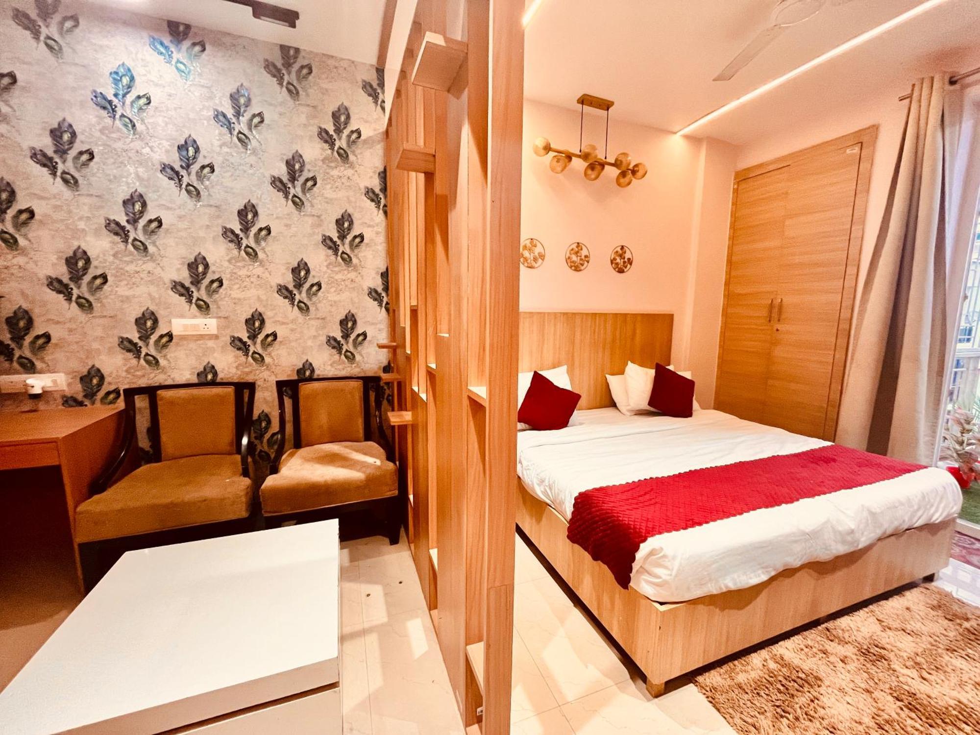 Pearl Grand Boutique Cottage In Omaxe Anandam Vrindavan - #Premium Ac Rooms With Balcony #Big Parking #Lift #Garden #Peaceful Area #Near Prem Mandir #Property Of The Year #Most Awarded Bagian luar foto