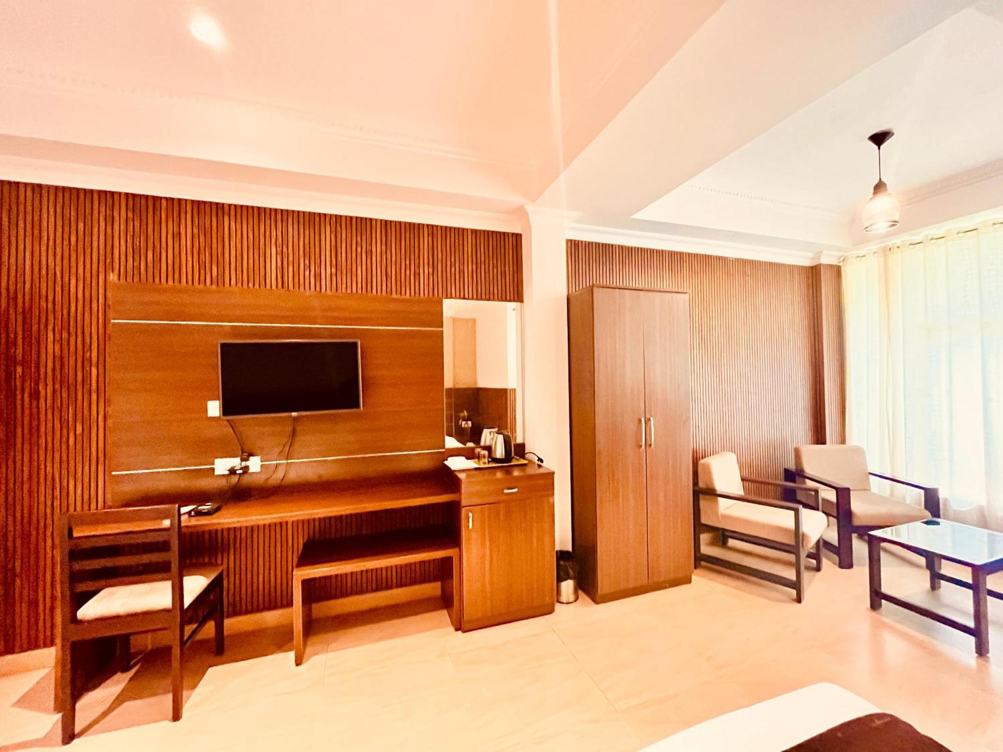 Pearl Grand Boutique Cottage In Omaxe Anandam Vrindavan - #Premium Ac Rooms With Balcony #Big Parking #Lift #Garden #Peaceful Area #Near Prem Mandir #Property Of The Year #Most Awarded Bagian luar foto