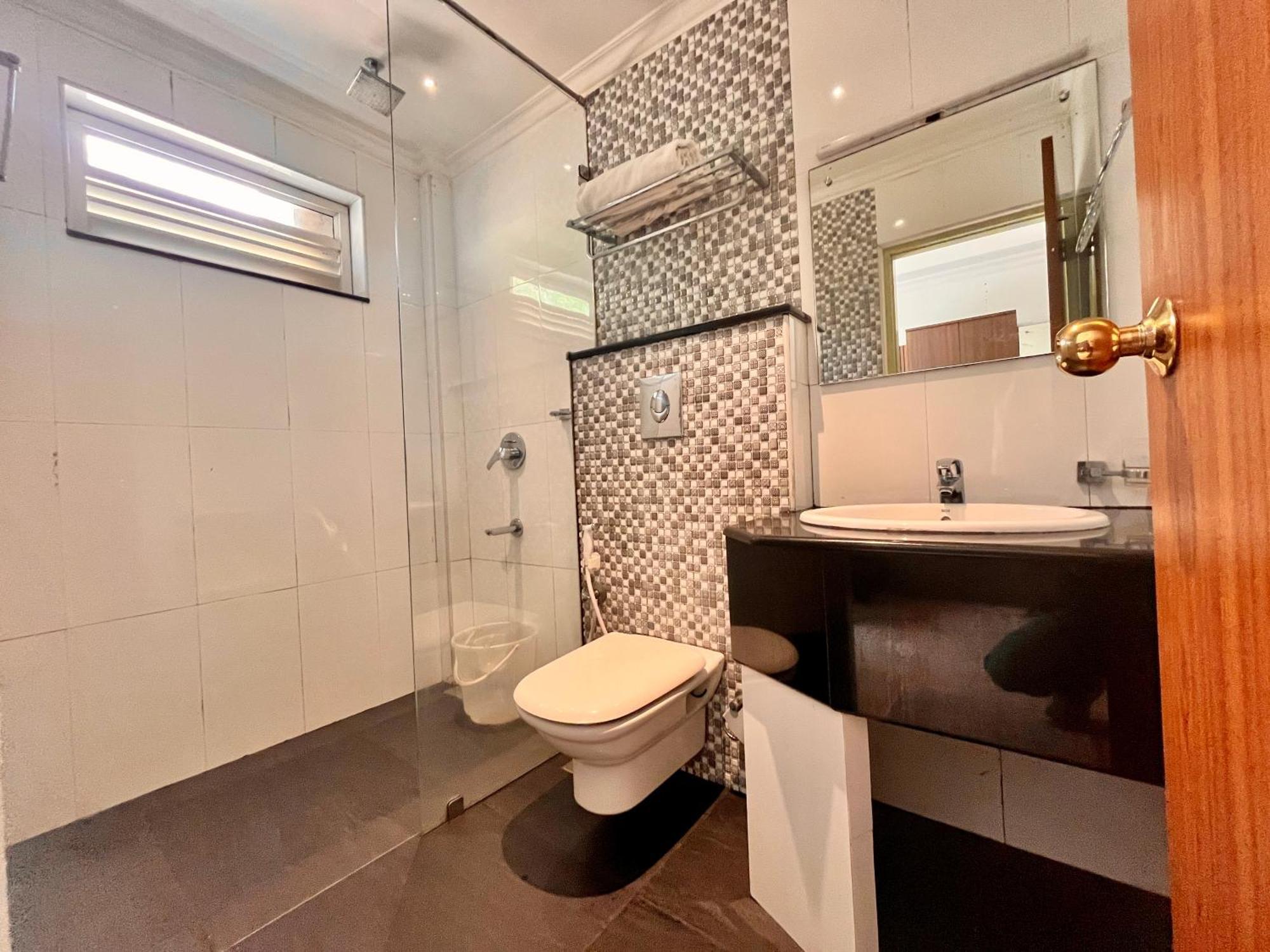 Pearl Grand Boutique Cottage In Omaxe Anandam Vrindavan - #Premium Ac Rooms With Balcony #Big Parking #Lift #Garden #Peaceful Area #Near Prem Mandir #Property Of The Year #Most Awarded Bagian luar foto