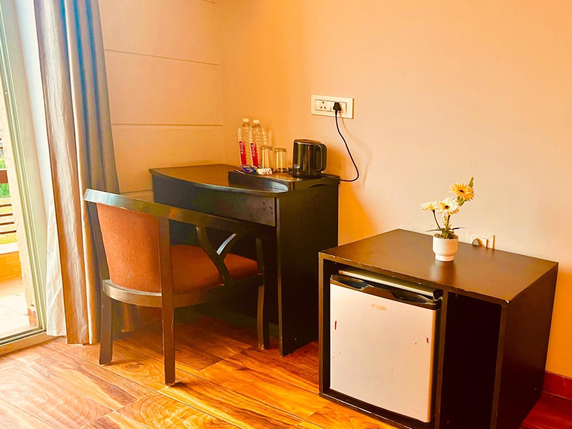 Pearl Grand Boutique Cottage In Omaxe Anandam Vrindavan - #Premium Ac Rooms With Balcony #Big Parking #Lift #Garden #Peaceful Area #Near Prem Mandir #Property Of The Year #Most Awarded Bagian luar foto