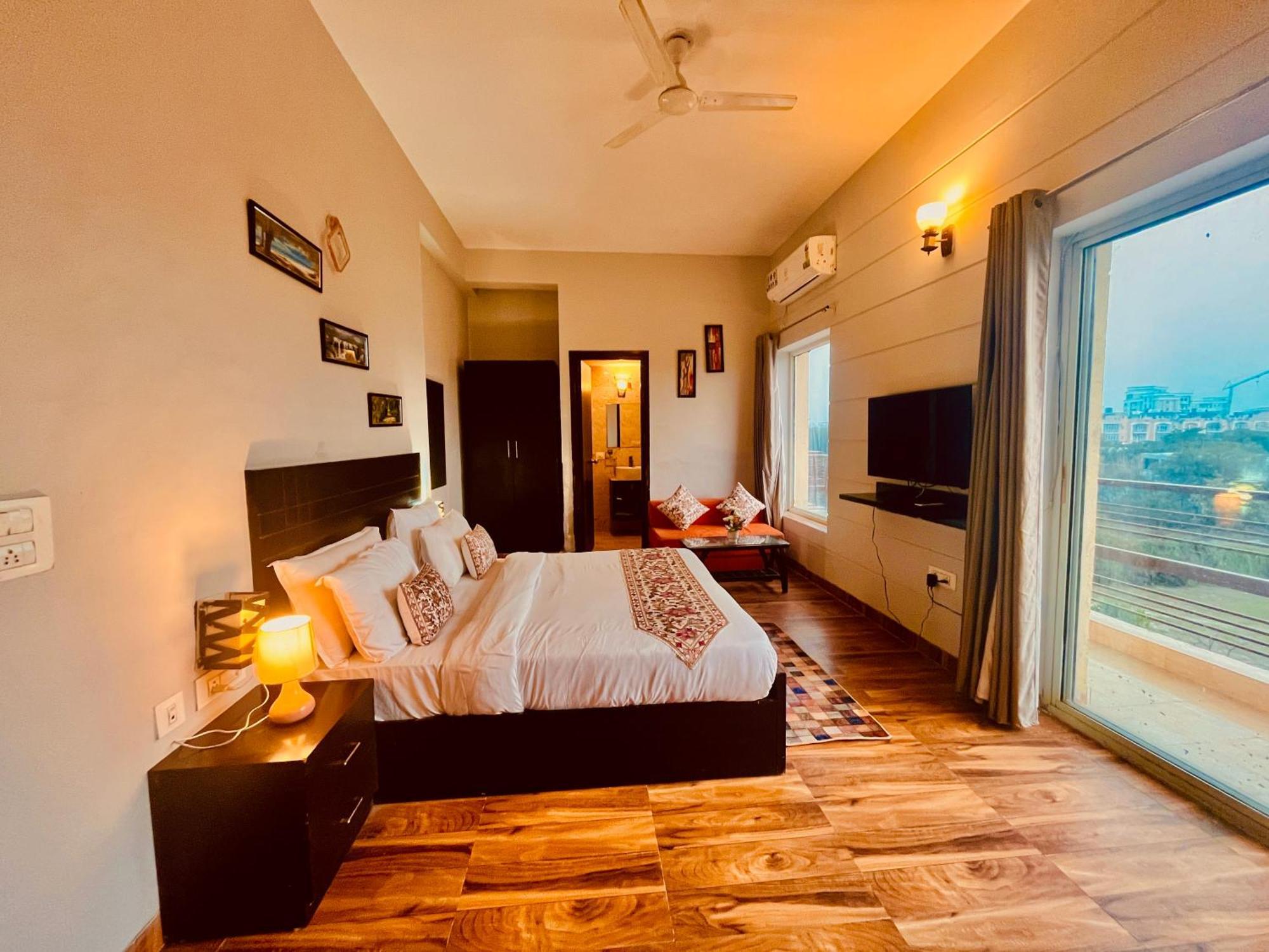 Pearl Grand Boutique Cottage In Omaxe Anandam Vrindavan - #Premium Ac Rooms With Balcony #Big Parking #Lift #Garden #Peaceful Area #Near Prem Mandir #Property Of The Year #Most Awarded Bagian luar foto